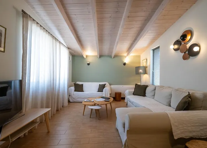 Willa Tinas - Mediterranean